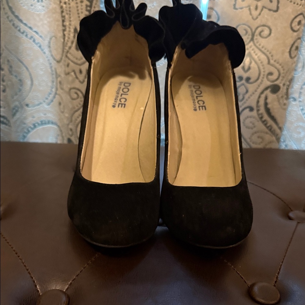 Mojo Moxy Elegant Black Heels with Ruffle Accent